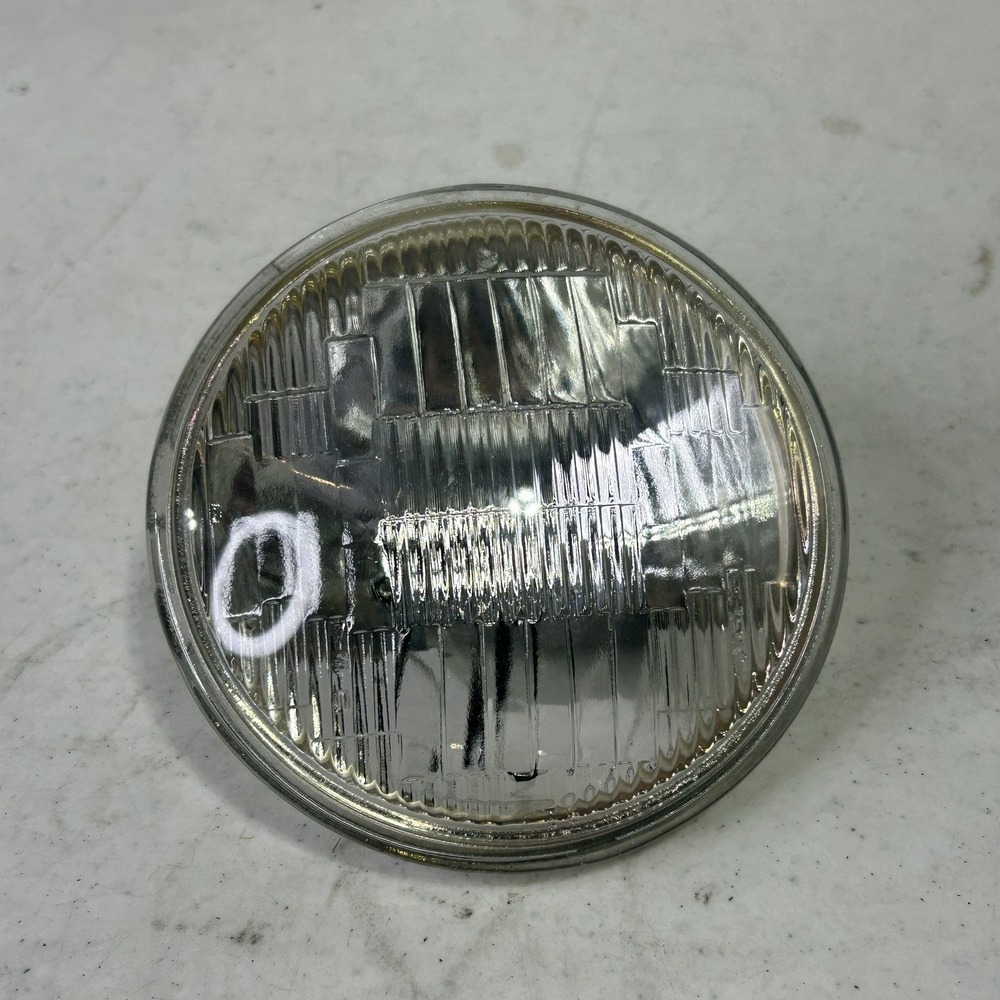 Wagner 4415 Sealed Beam Lamp 12.8V 35W Clear Round PAR36 Fog Light Bulb